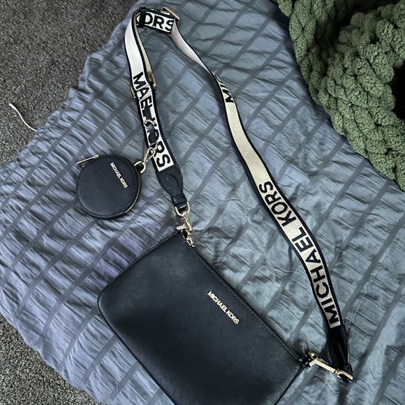 Michael Kors Black and White Messenger Bag - Picture 1 of 5